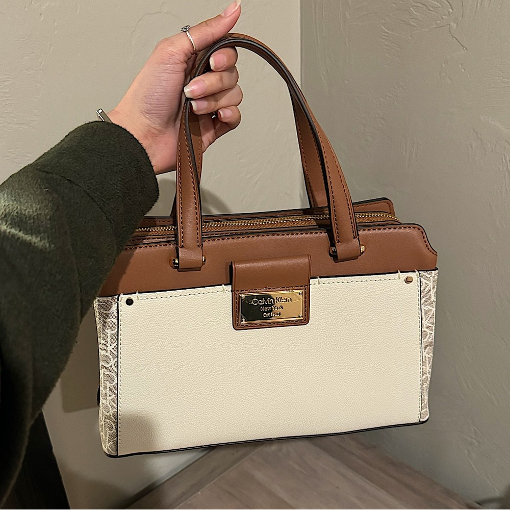 CALVIN KLEIN ✨ SATCHEL